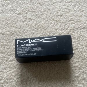 MAC Cosmetics Studio Radiance Foundation - shade W4